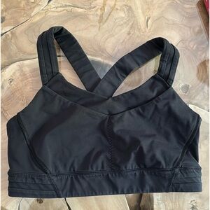 Black Lululemon sports bra